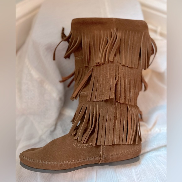 Minnetonka 3 Layer Fringe boots - Picture 3 of 4